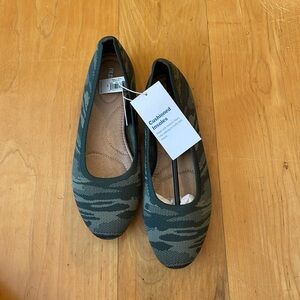 New old navy slip in shoes